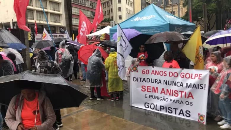 Um mês após Bolsonaro lotar a Avenida Paulista, partidos e movimentos de esquerda realizam atos esvaziados contra o ex-presidente em 22 cidades