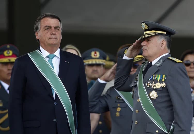 Defesa de Bolsonaro pede a Moraes acesso a depoimentos à PF dos ex-comandantes do Exército e da Aeronáutica
