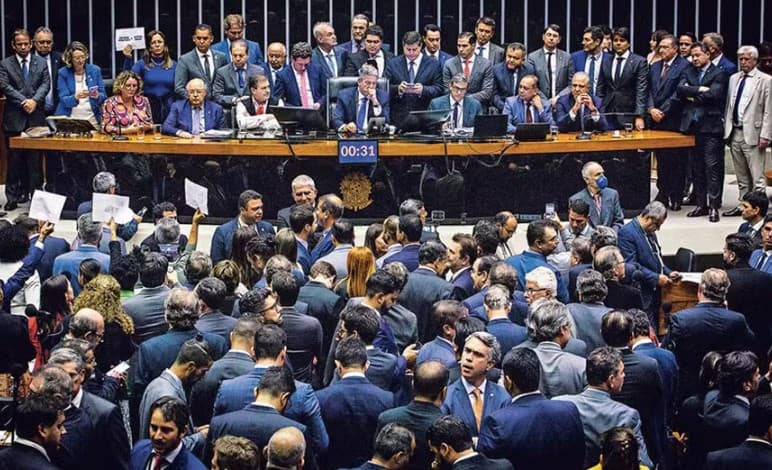 Com base frágil, governo Lula deixa de orientar bancada no Congresso em um terço das votações