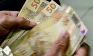 Poupança volta a perder da inflação e tem sequência de ganho real interrompida