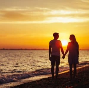 Mulheres que se relacionam com homens feios são mais felizes, aponta estudo