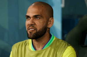 Daniel Alves: Equipe desmente morte de jogador após boato circular nas redes