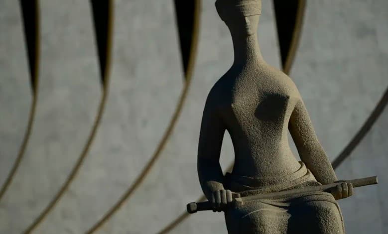 STF decide que mulher não gestante em união estável homoafetiva tem direito à licença-maternidade