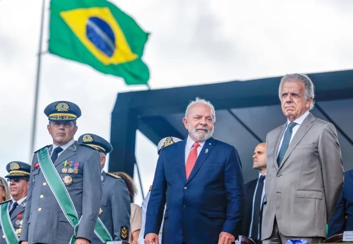 Lula promove militar que nomeou delegado preso no caso Marielle Franco