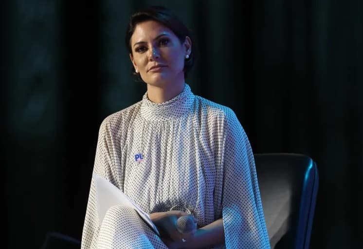 MÓVEIS DO ALVORADA: Michelle Bolsonaro critica “cortina de fumaça” do governo Lula e fala em acionar a Justiça