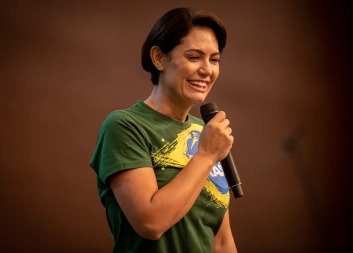 Justiça proíbe que Michelle Bolsonaro receba título de cidadã paulistana no Theatro Municipal de SP