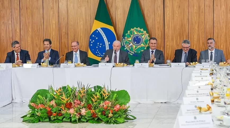 17 ministros de Lula integram conselhos de empresas e fundações; maioria é do PT e remuneração extra pode chegar a R$ 36 mil