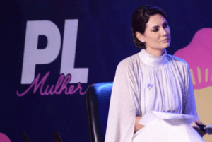 Juiz que vetou homenagem a Michelle trabalhou com Moraes no STF