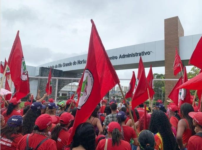MST faz protesto na Governadoria