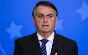 Defesa de Bolsonaro volta a pedir devolução de passaporte