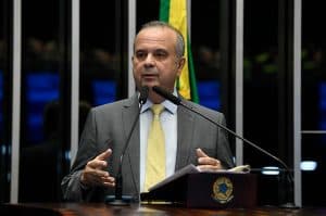CCJ do Senado aprova PEC que criminaliza posse e porte de drogas