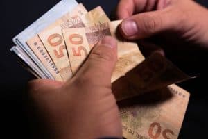 Tesouro libera antecipação do 13º salário a aposentados e pensionistas do INSS