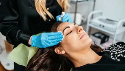 O que é “vampiro facial”, procedimento estético que causou infecção por HIV