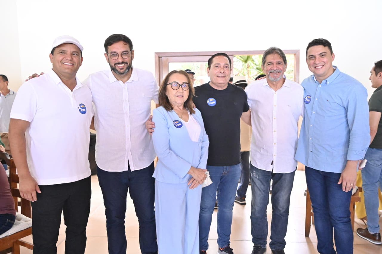 Prefeita de Carnaubais, Marineide Diniz assina a ficha do PSDB