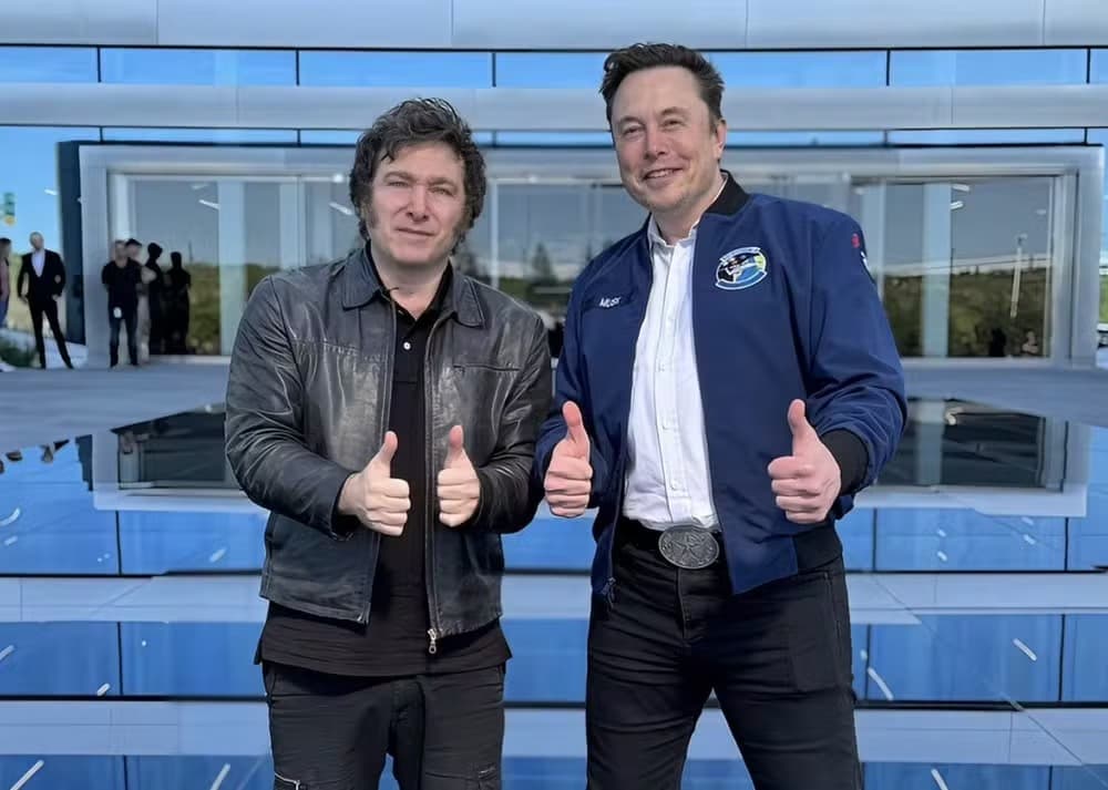 Milei se encontra com Elon Musk e oferece ajuda para o X no conflito com o STF no Brasil