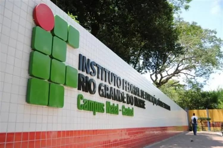 Ao menos 41 universidades federais e 49 institutos estão em greve