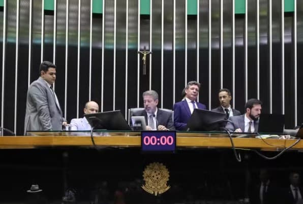 Câmara reajusta em 60% valores de diárias para deputados em viagens nacionais a trabalho