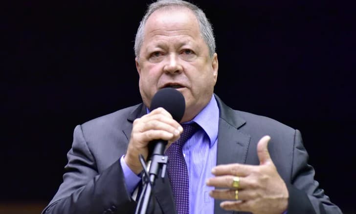 Comissão da Câmara dos Deputados decide manter prisão de Chiquinho Brazão; plenário analisará o caso