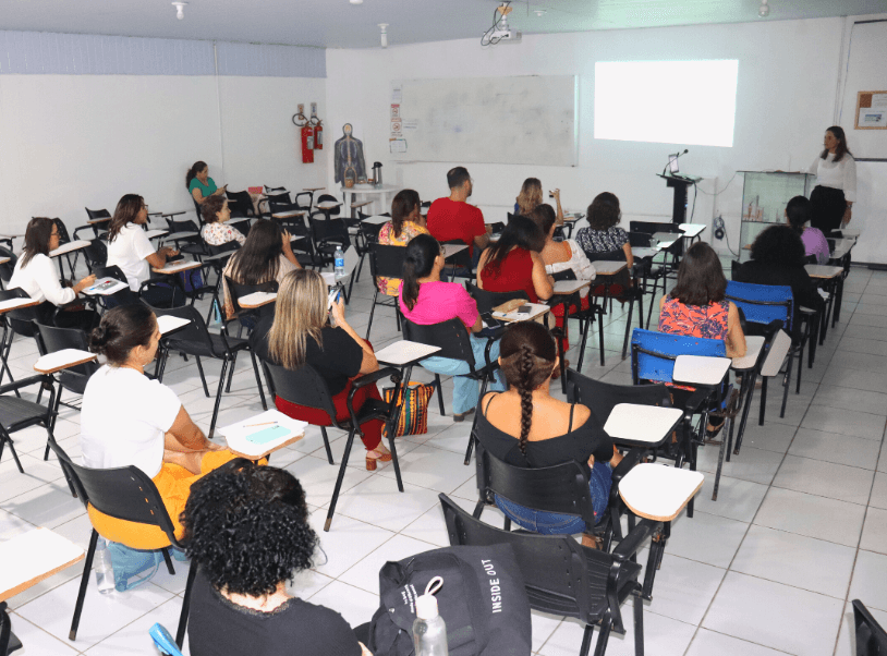 Capacitação discute cuidados com autismo da infância à vida adulta nos serviços da saúde municipal