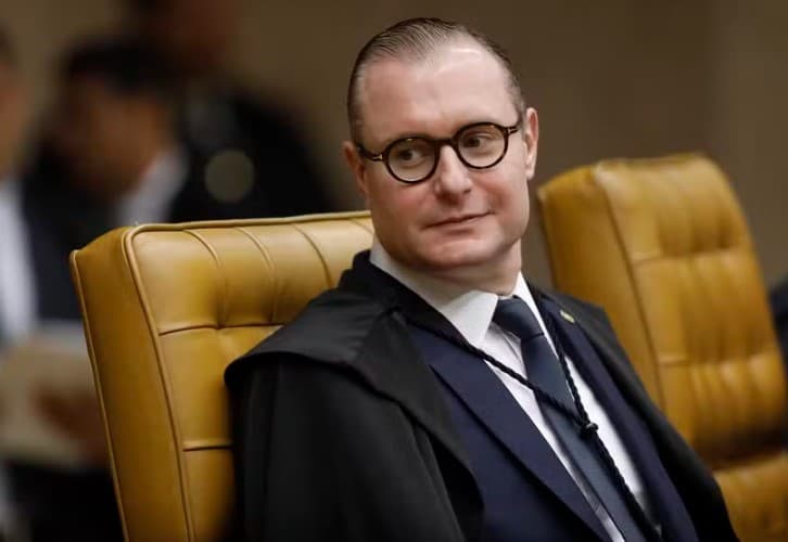 Zanin, do STF, suspende desoneração da folha de empresas e municípios a pedido do governo, e parlamentares criticam