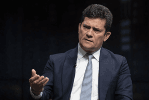 Moro fica a um voto de escapar da cassação. Julgamento segue nesta 3ª