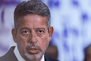Lira sobe o tom contra o governo em prévia de disputa pela Câmara