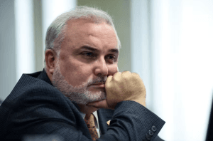 Prates arma defesa, mas auxiliares de Lula veem situação insustentável na Petrobras