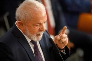 Auxiliares dizem que o mau humor de Lula voltou com força