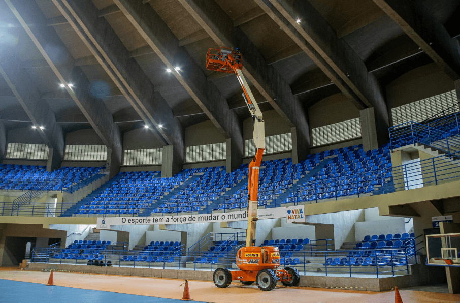 Semsur inicia modernização da iluminação do Ginásio Nélio Dias