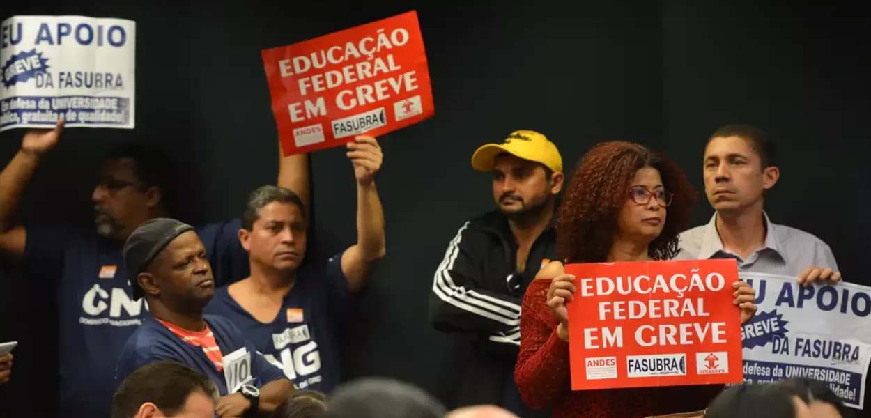 Governo prepara proposta para tentar encerrar greves em universidades