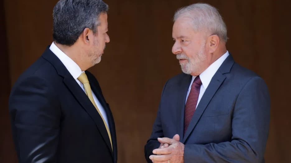 Depois de atrito com Padilha, Lula recebe Lira no Alvorada