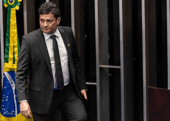 Moro responde deputado do PT nas redes sociais; "Cadeia é coisa do seu pai"