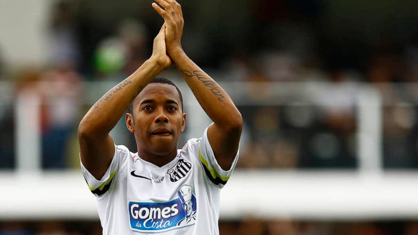 Robinho está liberado para jogar futebol no presídio