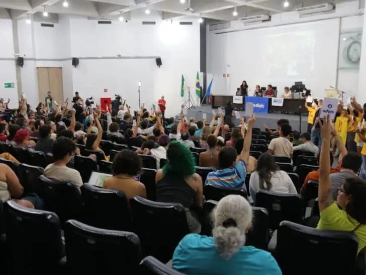 Professores da UFRN fazem assembleia nesta terça-feira (21) para decidir se aceitam proposta de reajuste