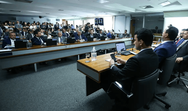 CCJ do Senado aprova aumento de cotas raciais para concurso público