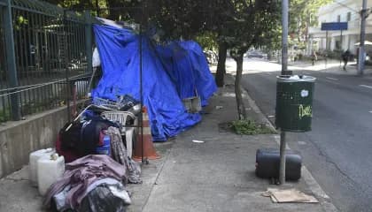 Denúncias de violência contra moradores de rua aumentam 24% no Brasil em 2024