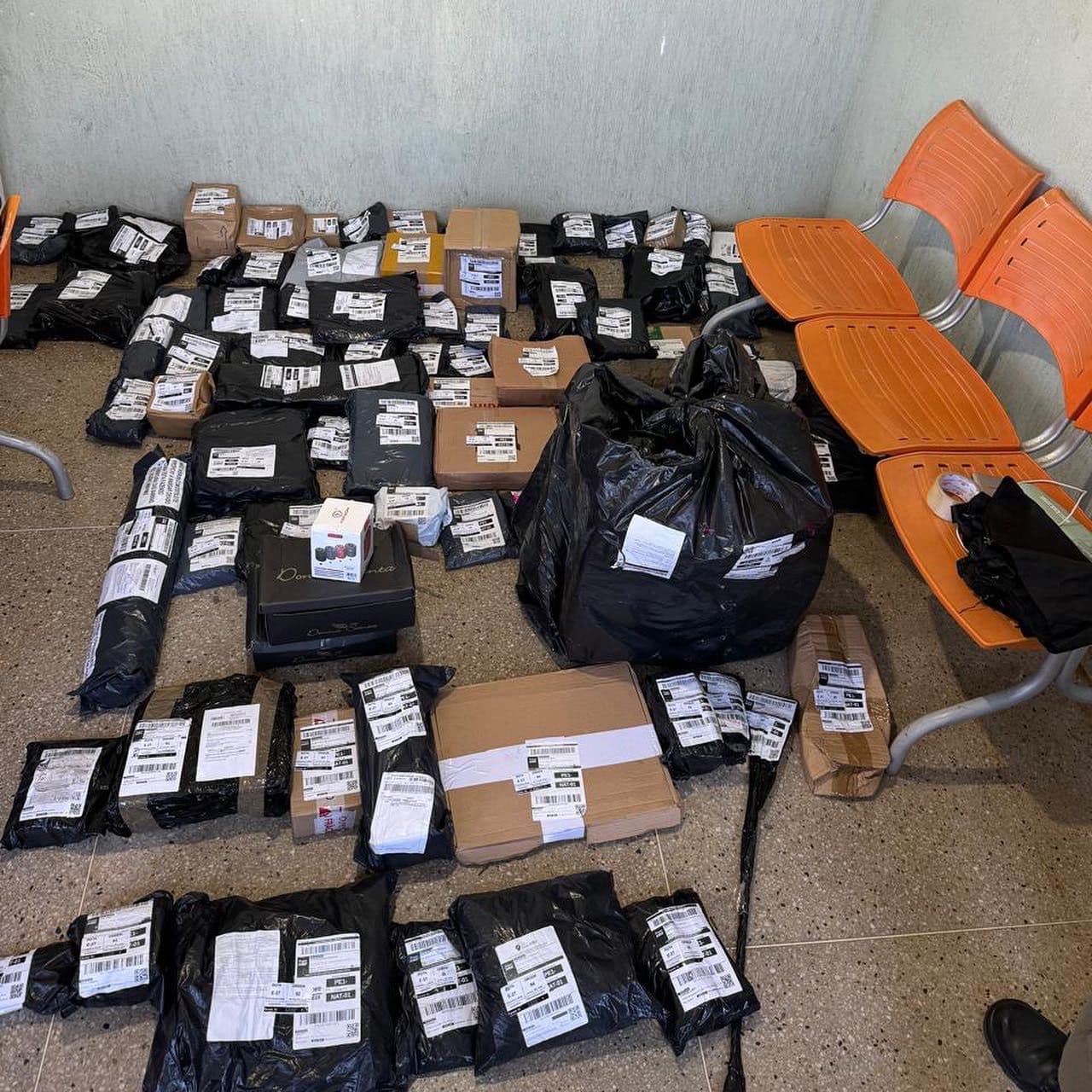Polícia troca tiros e recupera carga de encomenda de compras online roubadas em Natal