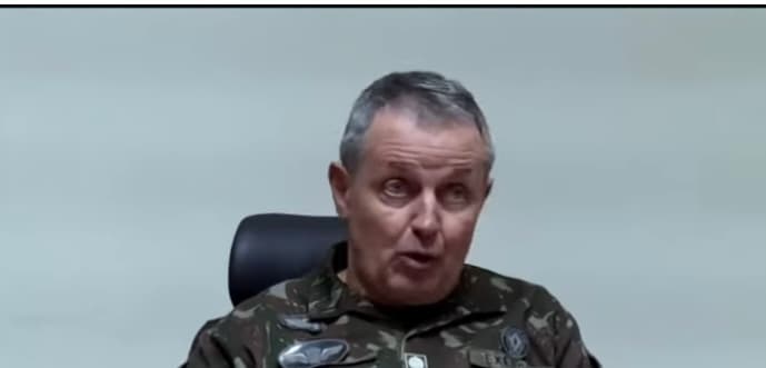 Exército já resgatou mais de 60 mil pessoas em enchentes no RS, diz comandante