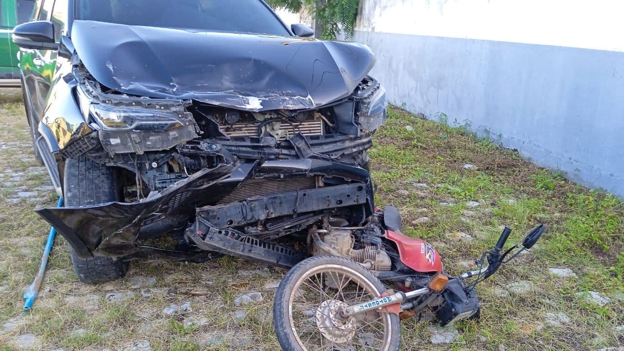 VÍDEO: Motorista colide e arrasta motocicleta furtada utilizada por bandido que praticava arrombamento em Mossoró