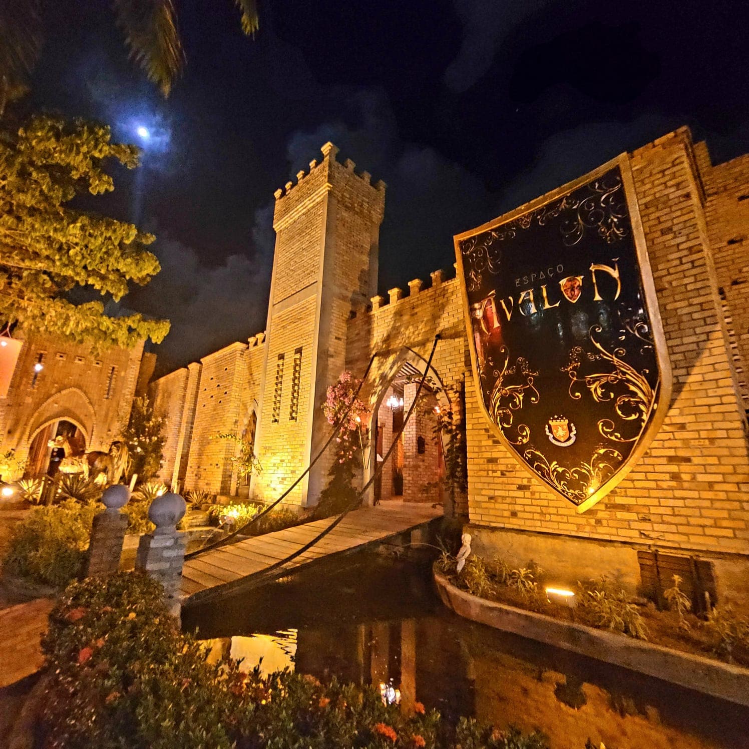 WHITE  PARTY: Festa de 27 anos do Pub mais tradicional do RN, a Taverna Pub Medieval Bar
