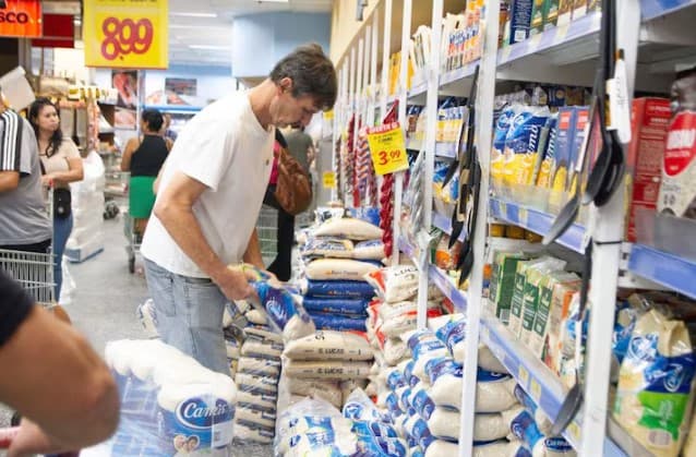 Governo suspende leilão para compra de 104 mil toneladas de arroz para garantir abastecimento após as enchentes no RS