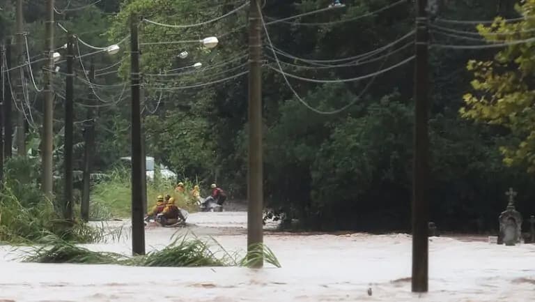Reconstrução de estradas destruídas pela chuva no RS vai custar R$ 118 milhões
