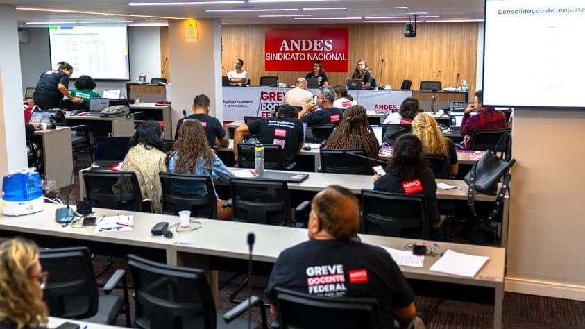 Sindicatos acusam governo Lula de reprimir direito de greve