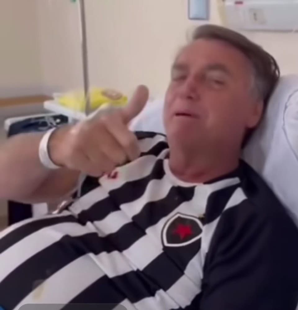 Bolsonaro é levado a SP para tratar erisipela e obstrução intestinal