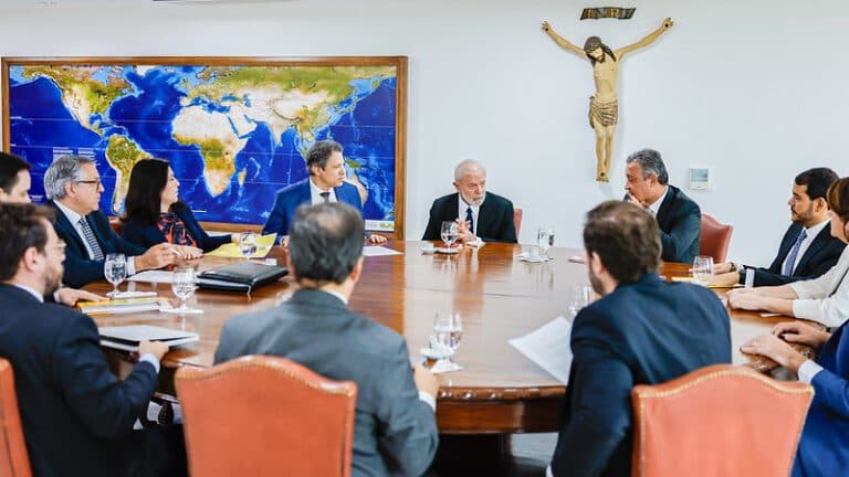 LULA anuncia decreto para acelerar repasse de verbas para o Rio Grande do Sul
