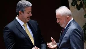 Lula defende Lira após plateia vaiar deputado em evento: “Comportamento que incomoda”