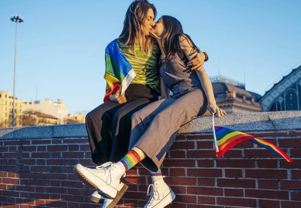 70% dos héteros acreditam que, no fundo, todo mundo é bissexual