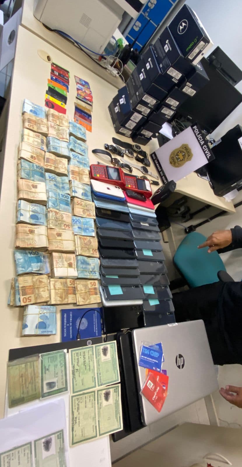 Playboy golpista é preso em Natal com carrão e dinheiro