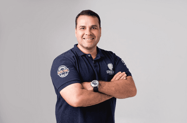 Professor Sérgio Lima se destaca com preparação individualizada para redação do Enem