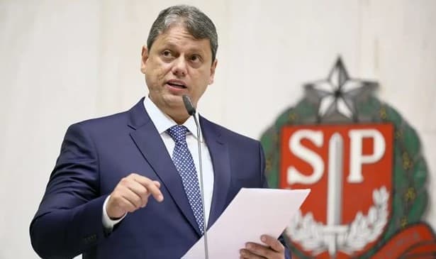 Tarcísio de Freitas afirma que PCC tem 1,1 mil postos de gasolina e alerta para expansão do grupo